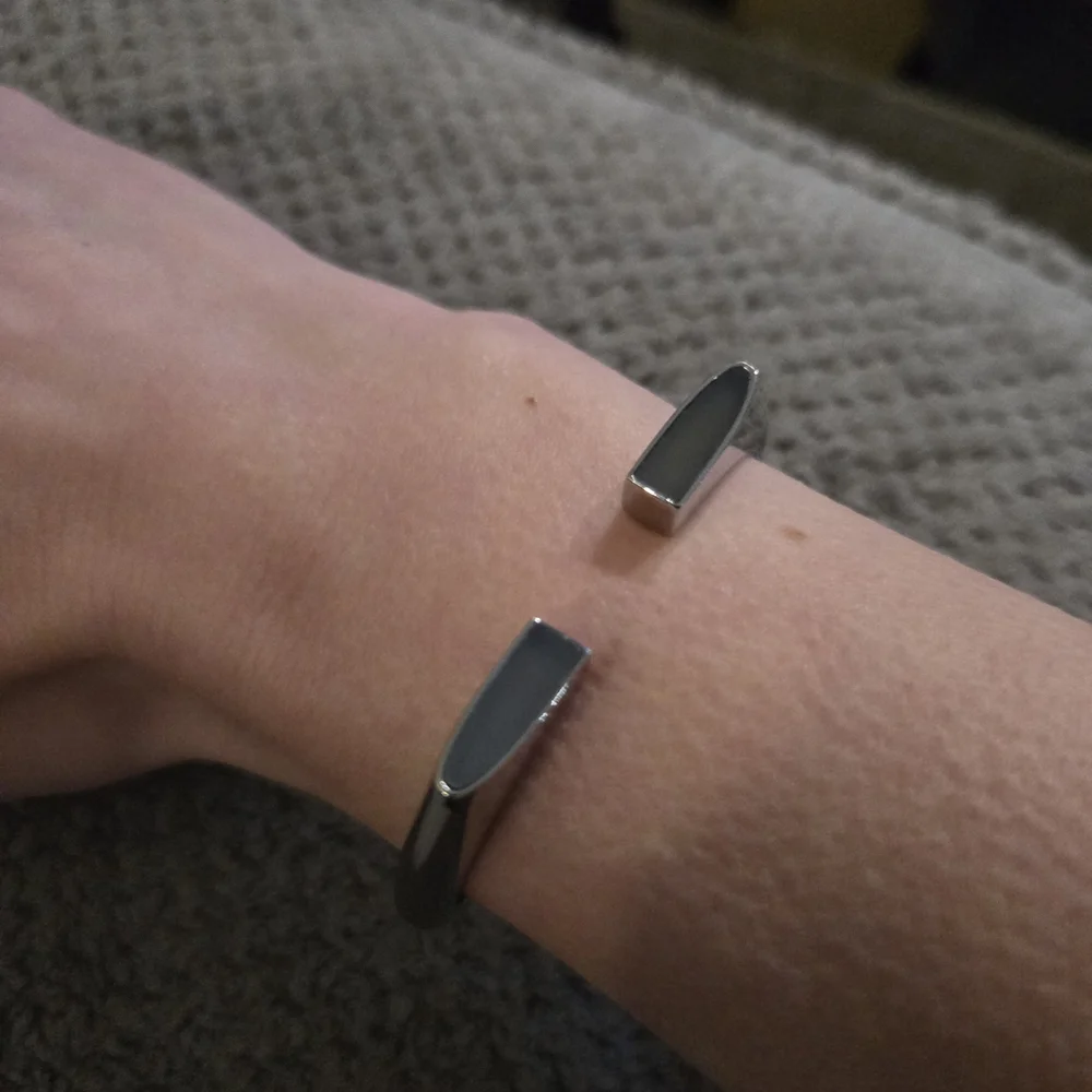 Henri Bendel Elegant Silver Bracelet - Picture 1 of 4